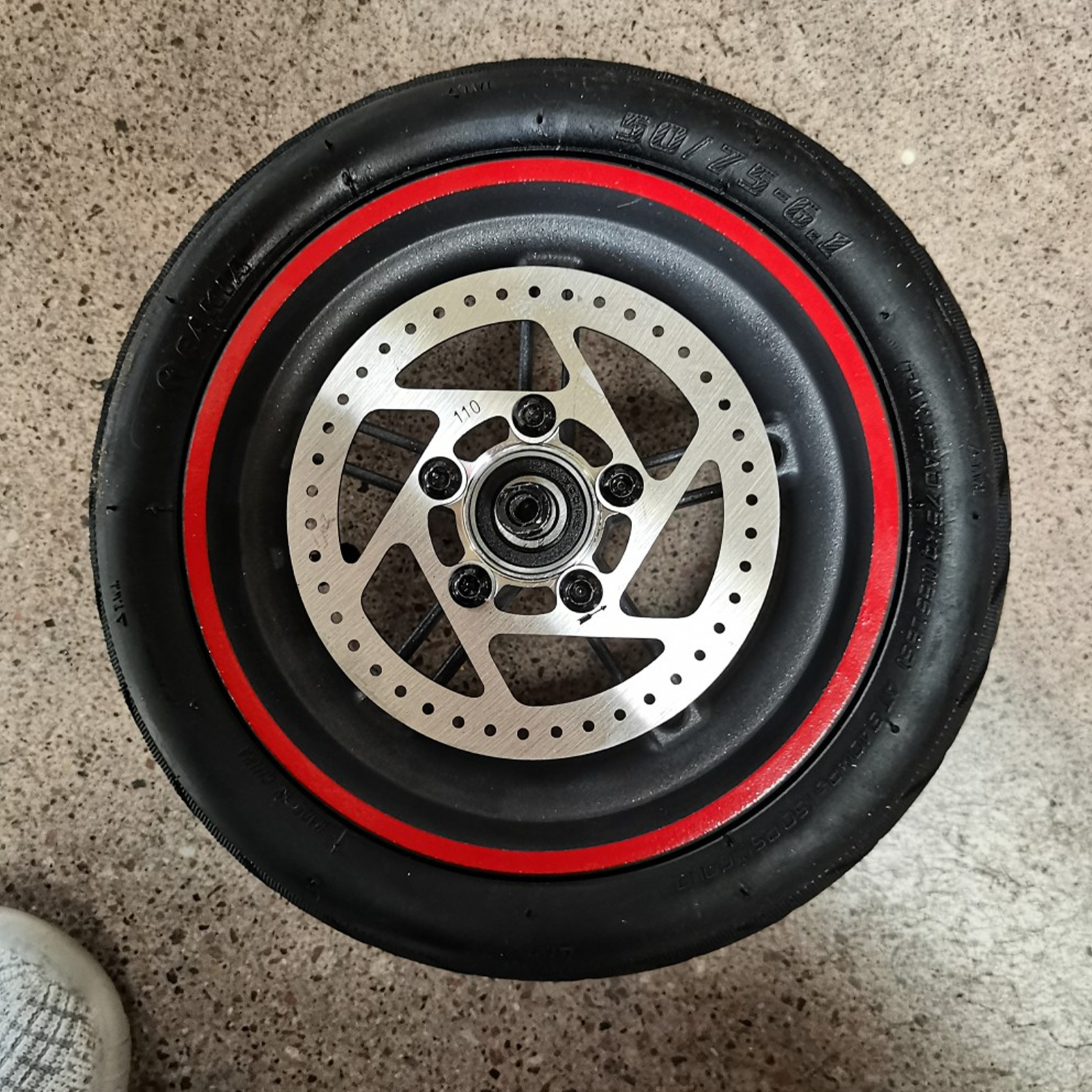 8.5-inch Inflatable Rear Tire for i8l