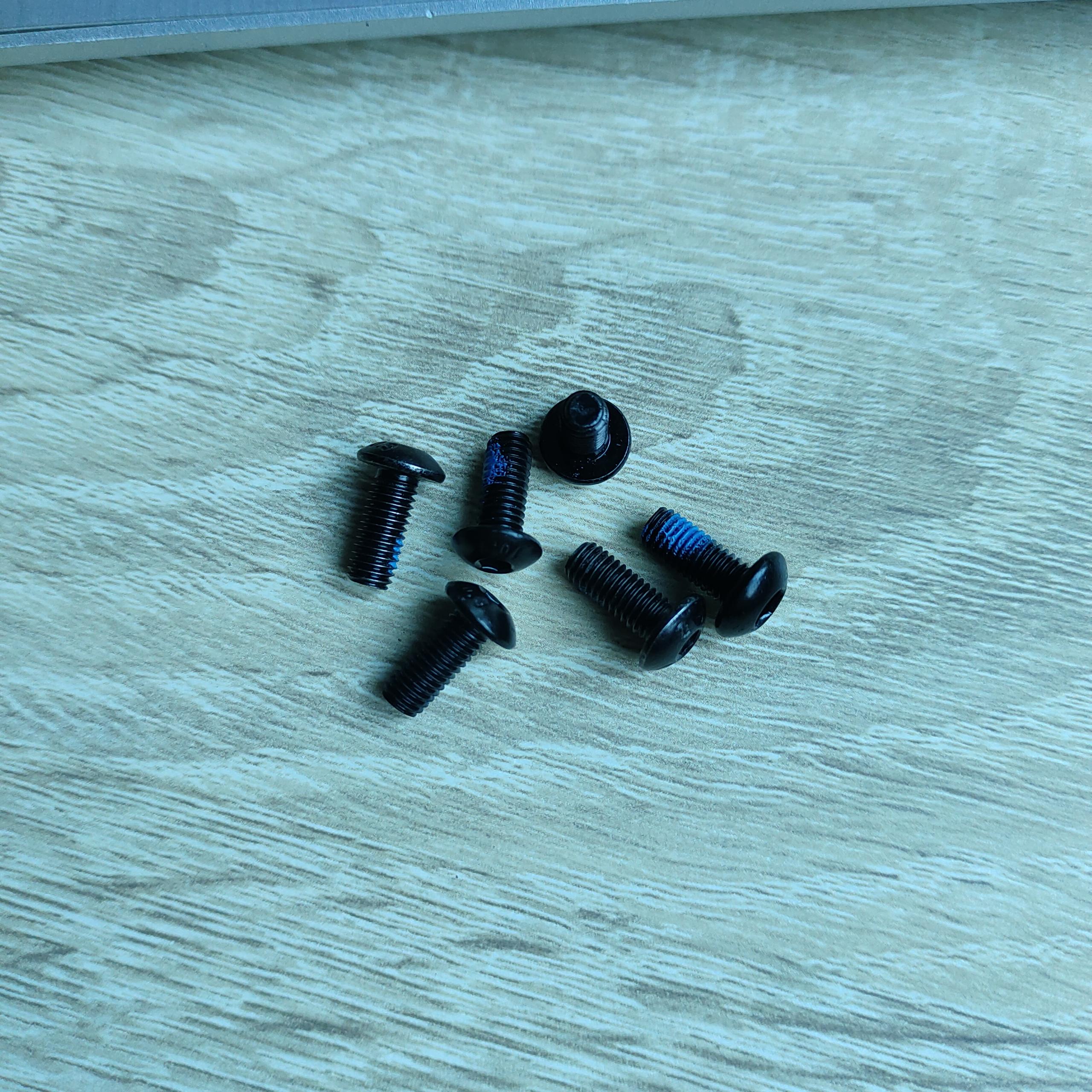 i9 Pole Screws
